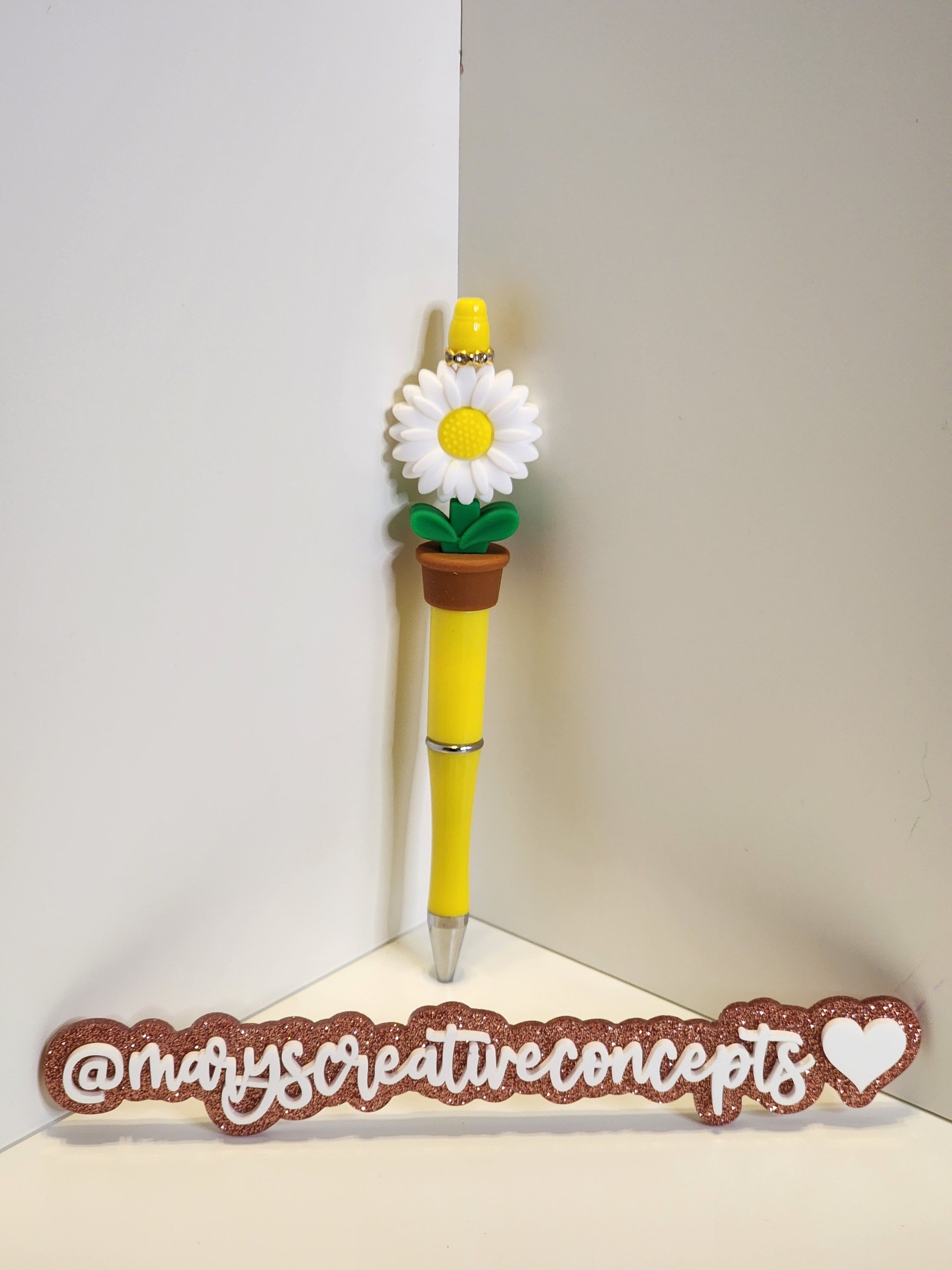 White/Yellow flower in pot.  Silicone Pen